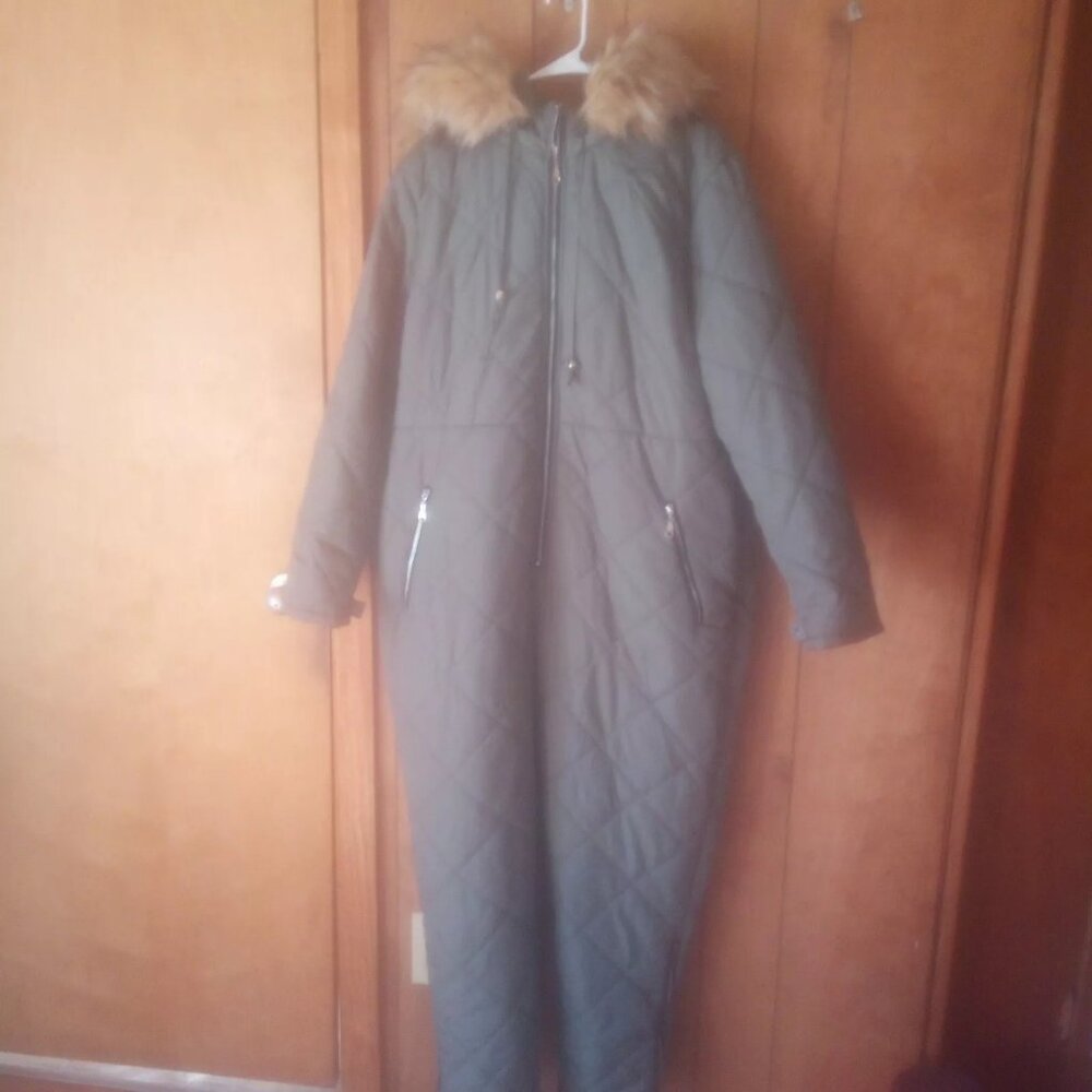 Women's Plus Size Army Green Fur Trimmed Hood Snowsuit Size XXL NWOT